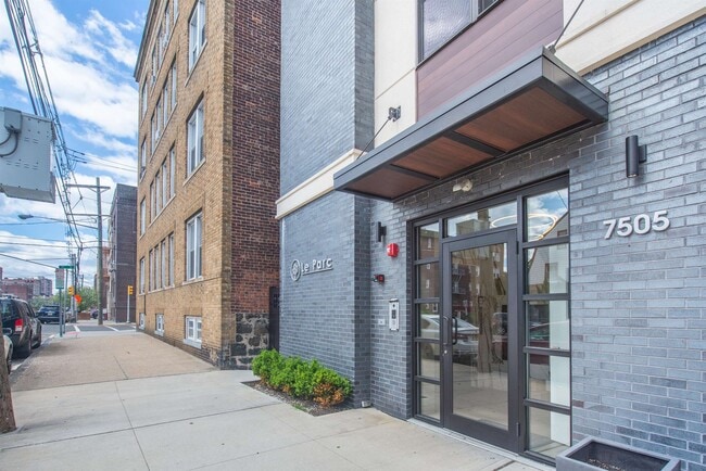 Building Photo - 7505 Park Ave