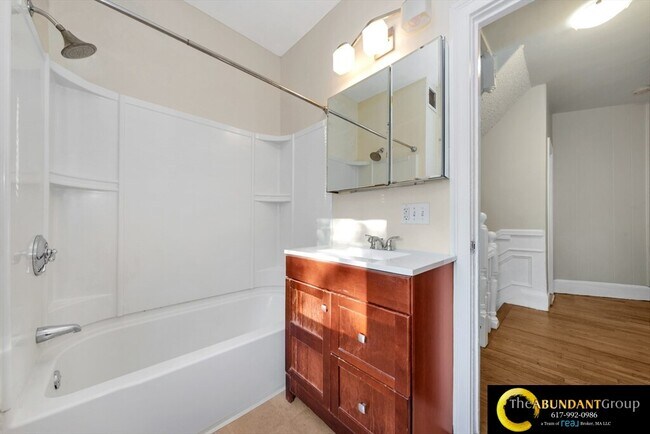 Photo - 5 Murdock Ter