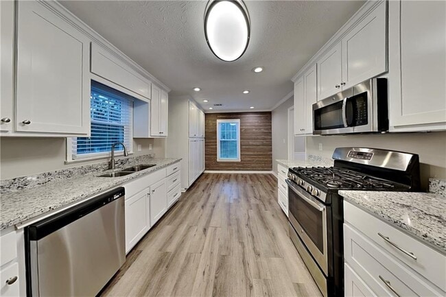 Photo - 1102 Canterbury Ln