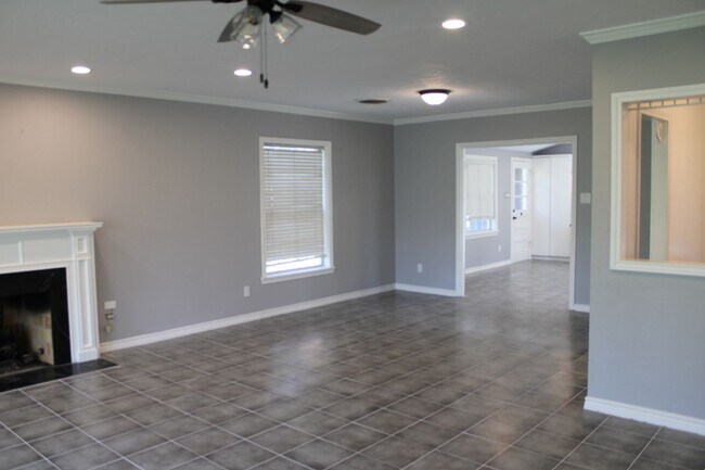 Photo - 3 Bedrom 2 bath with a 1 car garage