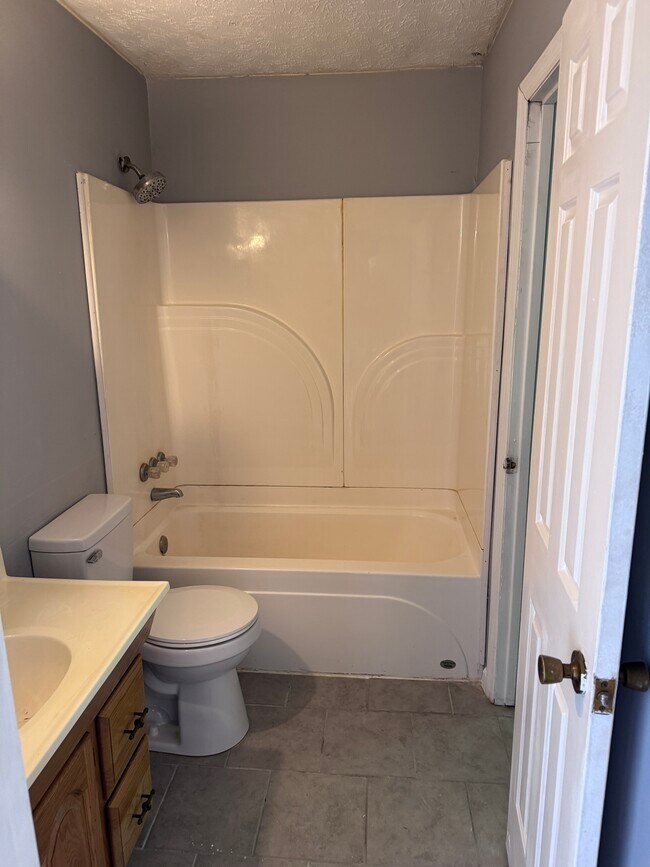 Bathroom - 107 Richmond Hill Est