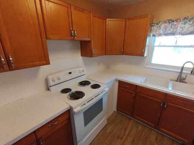 Photo - 5247 Lexington Ave