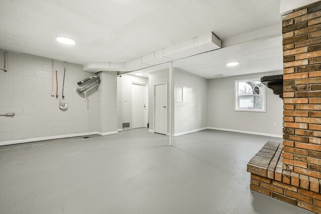 Photo - Check out this beautiful and spacious home. Located in Irvington with access to Warren Twp schools.