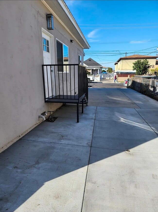 Photo - 247 W Sepulveda St