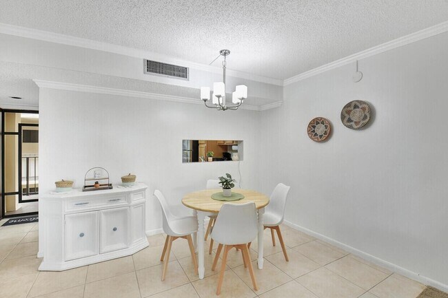 Photo - 5220 Las Verdes Cir Unit 223