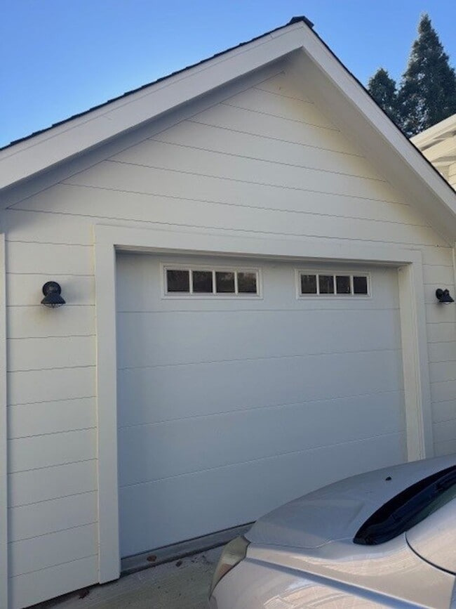 Photo - 2 bedroom Victorian era upstairs Flat walk to downtown Nevada City