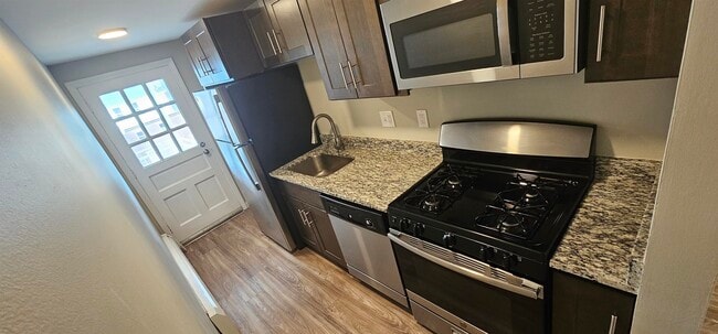 Building Photo - 100 Bedford St Unit 6 Rental