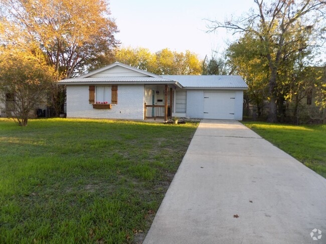 Building Photo - 404 Nell Deane Blvd Rental