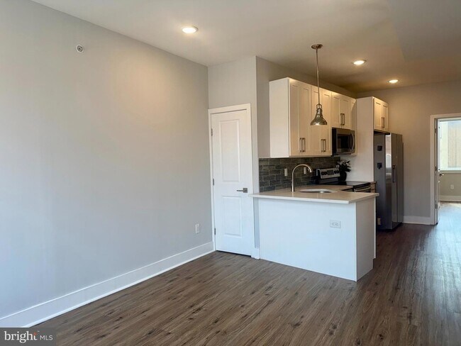 2425 Frankford Ave