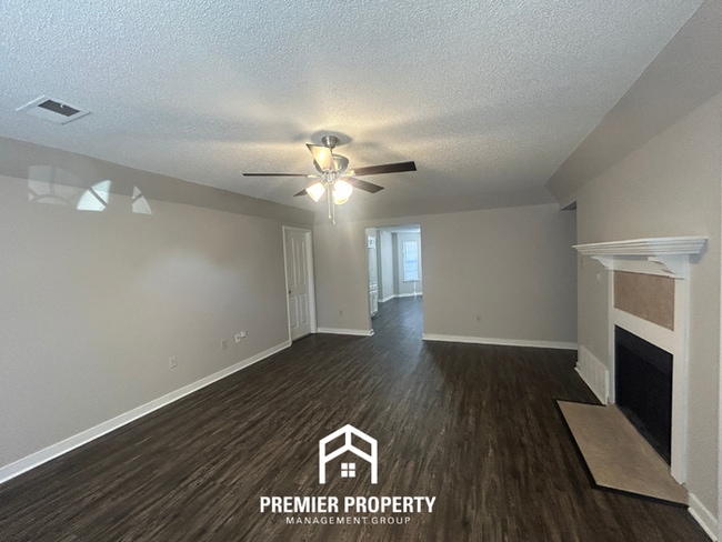 Photo - 7130 Redfern Dr