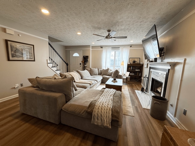 Photo - 2317 Kissing Tree Ln SE