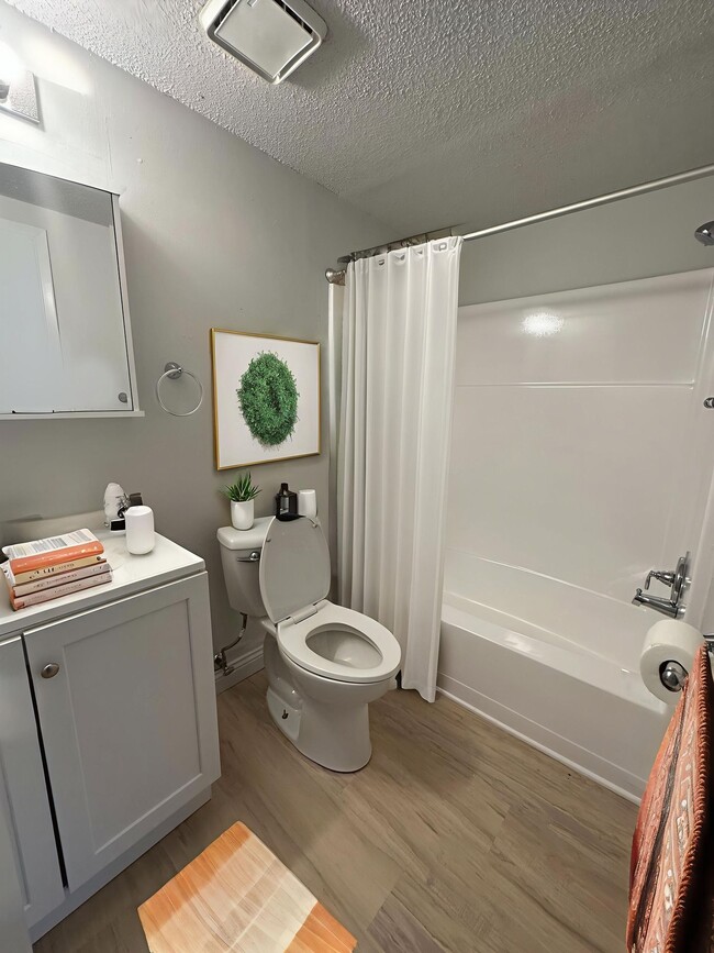 Building Photo - 2 Bed 1 Bath – $766 Effective Rent w/ Move-In Special Unit 308 S Lewis Ave - 1