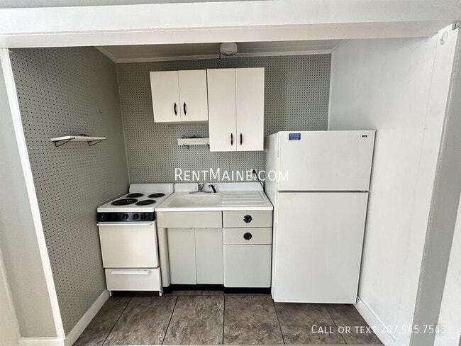 Photo - 1084 School St Unit 1