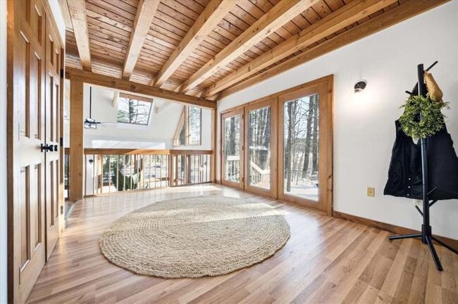 Photo - 105 Middle Rd