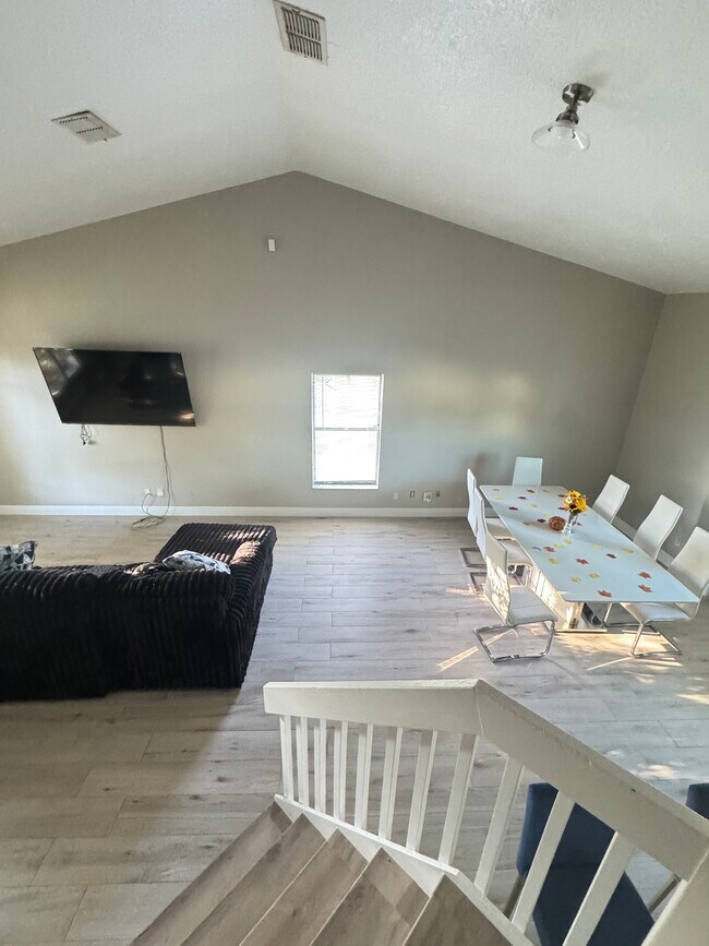 8082 Village Green Rd