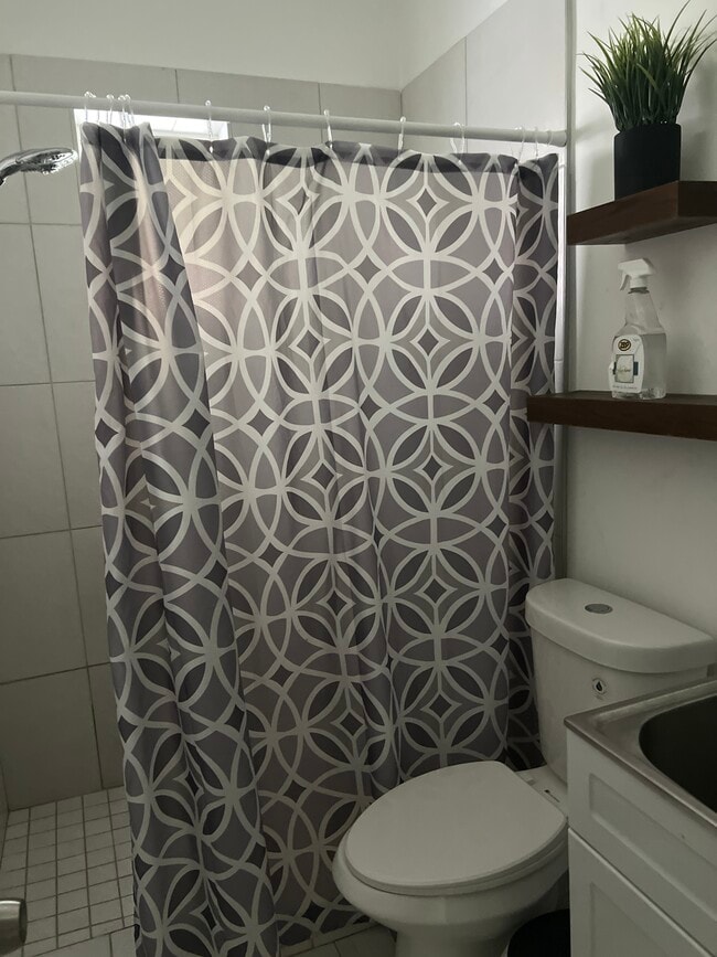 Photo - 7615 SW 18th St Unit Económico 2 cuartos 1 ban