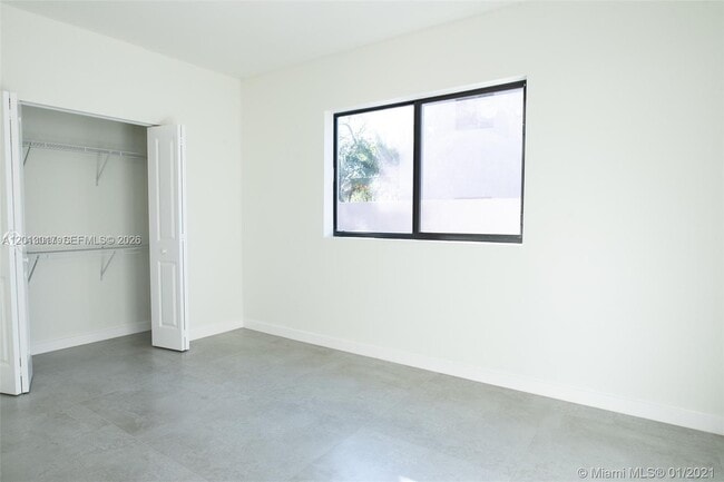 Photo - 120 NE 71st St Unidad 3
