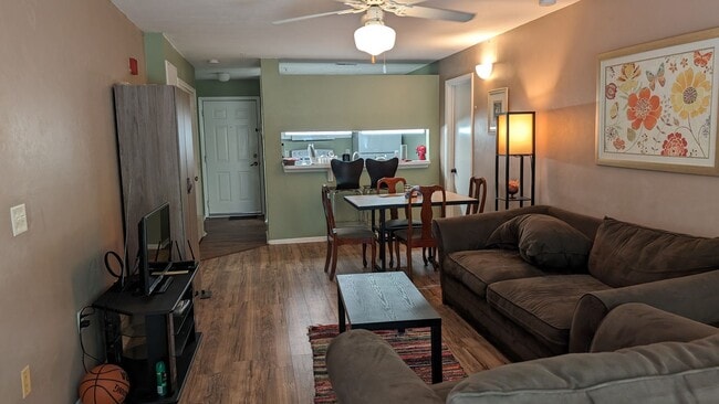 Photo - 4000 SW 23rd St Unit 4-303 - Bedroom 2