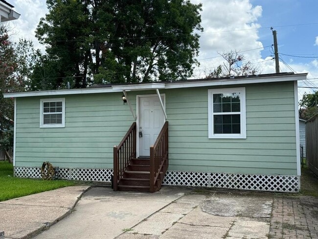 Photo - 914 E 25th St House