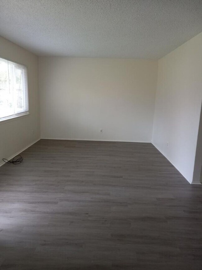 Photo - $500 OFF SPECIAL! Beautiful, PET-FRIENDLY upgraded duplex home with massive, private fenced backy...