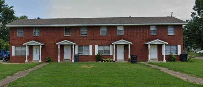 Building Photo - "Charming 2-Bedroom Oasis with Modern Comforts in Jonesboro!" Unit Apt. C