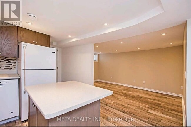Photo - 296 Festhubert St
