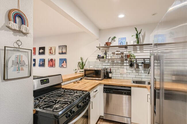 Photo - 1304 Summit St Unit 114