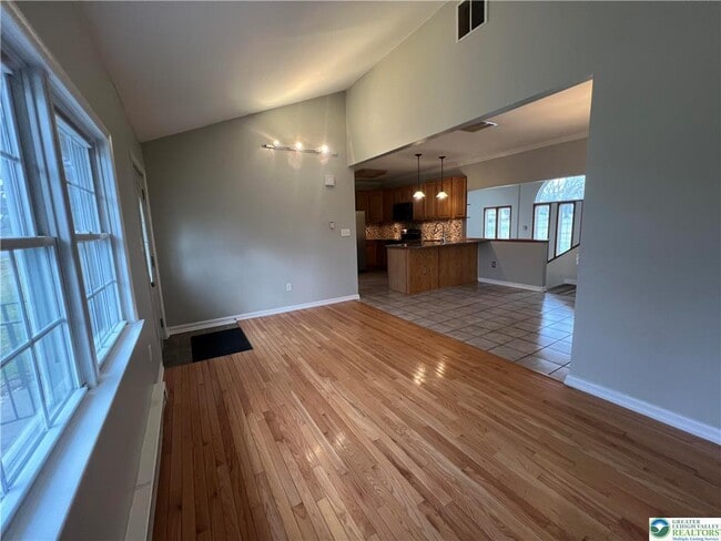 Photo - 760 Lloyd St