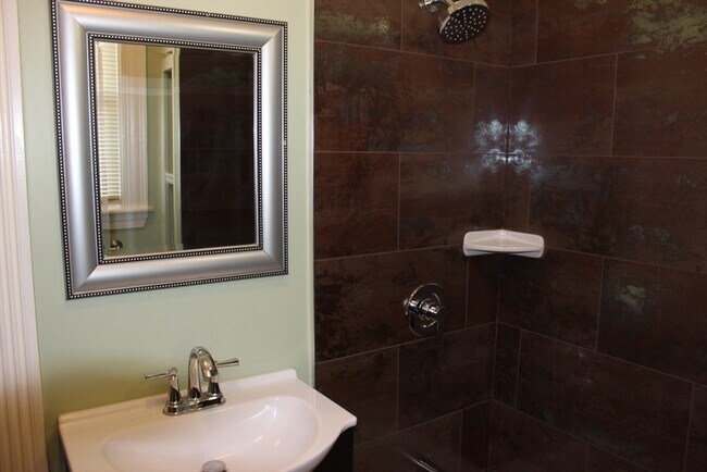 Photo - 125 Newton St Unidad 1