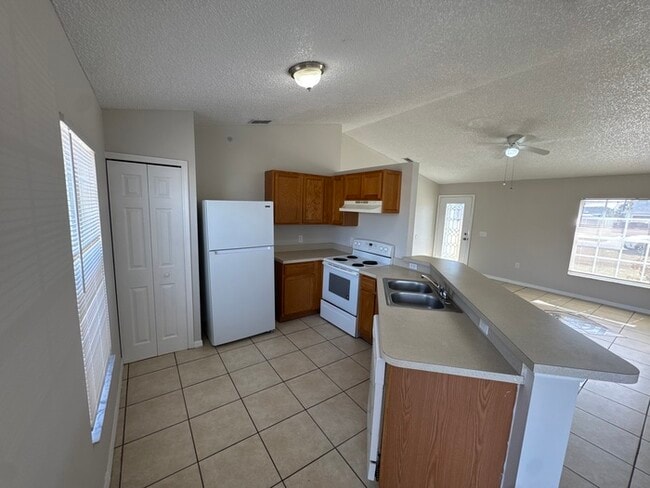 Photo - 2960 Flynn St