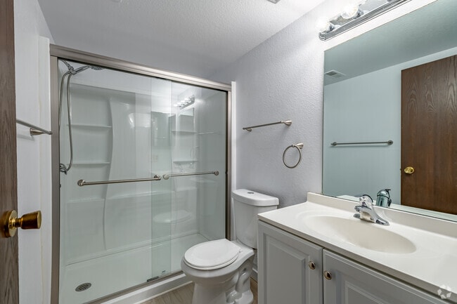 1BR, 1BA - 750SF - Bathroom - Quail Creek Apartments