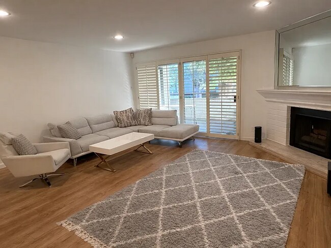 Photo - 5315 Yarmouth Ave Unidad 101