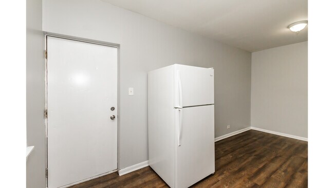 Photo - 4506 W Fullerton Ave Unidad 2