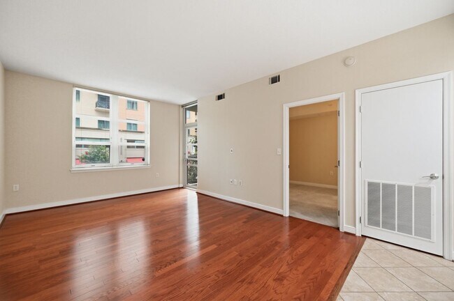 Photo - 157 Fleet St Unidad 211