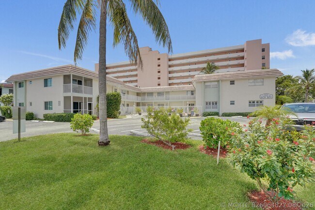 Building Photo - 1450 N Riverside Dr Unit 103