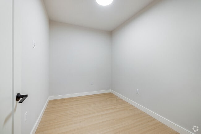 2BR, 2BA w/Den & Terrace - 1,467SF - Den