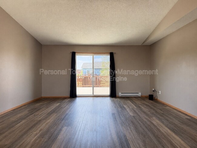 Photo - 1868 13th St E