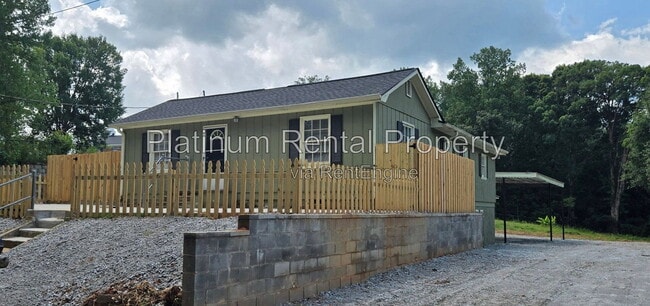 Photo - 1868 Quarry Rd