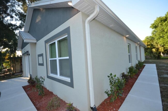 Photo - 3341 Willard St