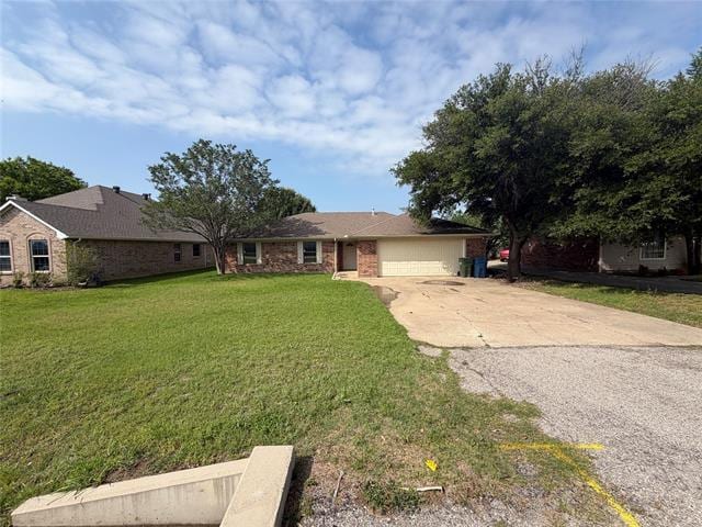 Photo - 305 Lois St