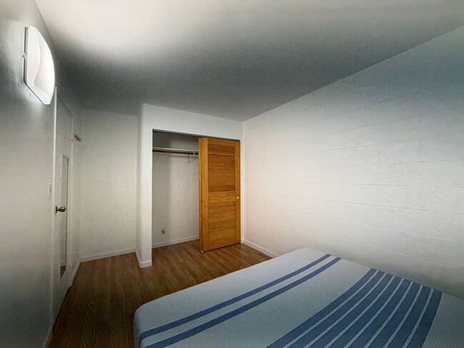 Photo - Kapalama: 1 Bed, 1 Bath Apartment with Den and 1 Parking Unit A404
