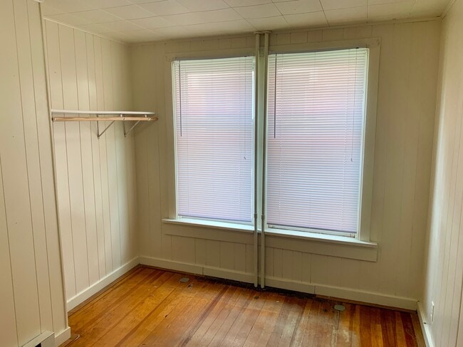 Photo - 128 10th St S