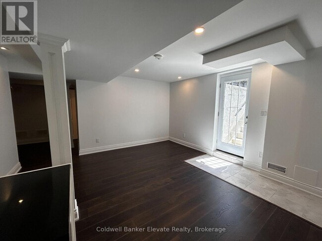 Photo - 1070 Gorham Way