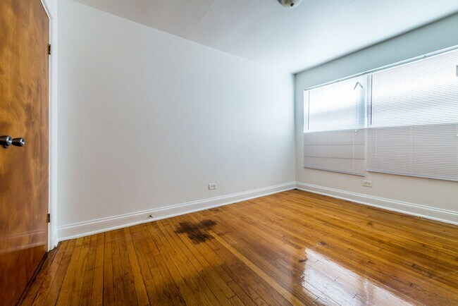 Photo - 7706 S Saginaw Ave