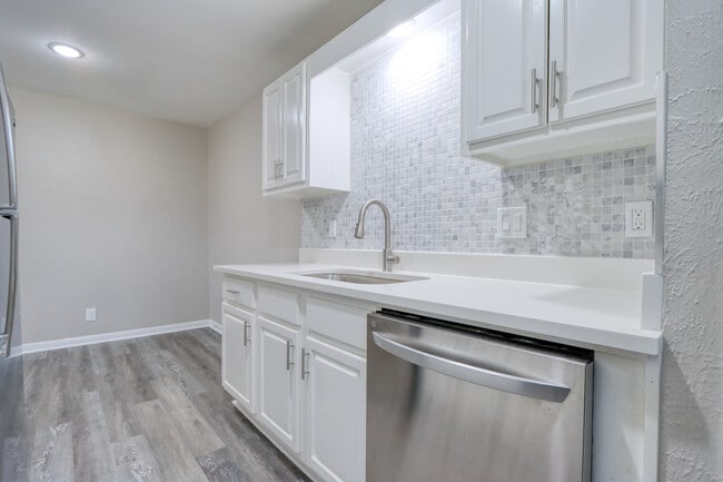 Photo - 2105 Interurban Blvd