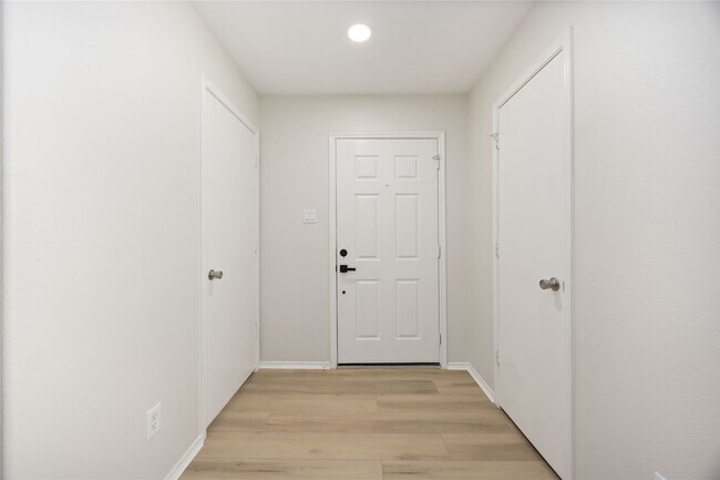 Photo - 1827 Cold River Dr