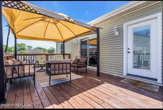Photo - 334 E Bayview Ave