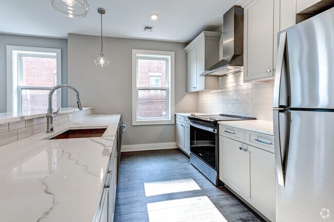 2BR, 2BA - Kitchen