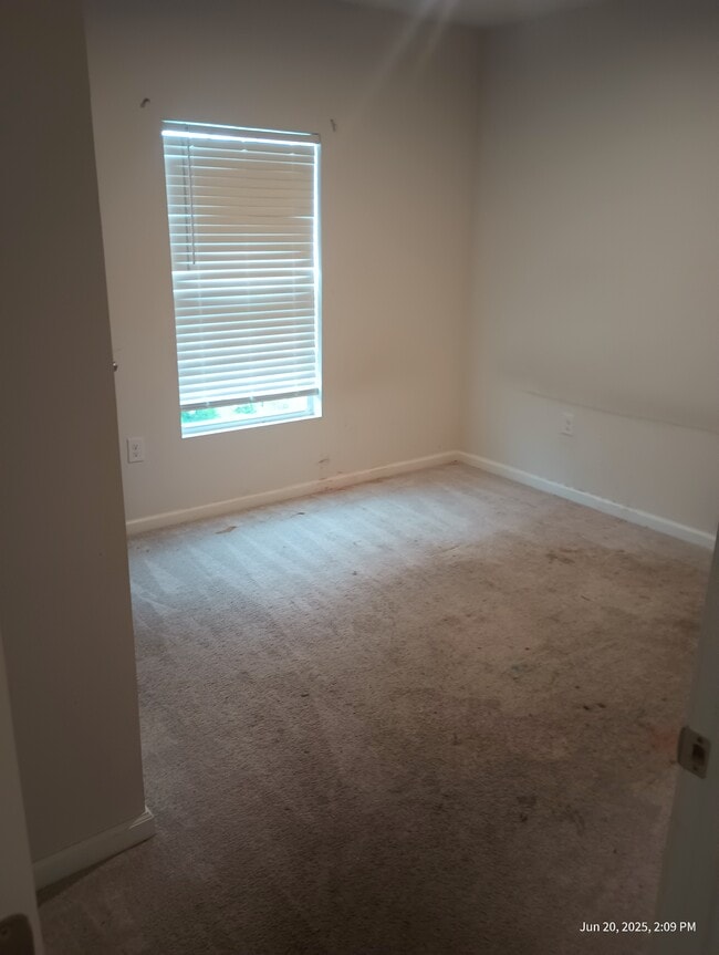 Photo - 1060 Kobuk St