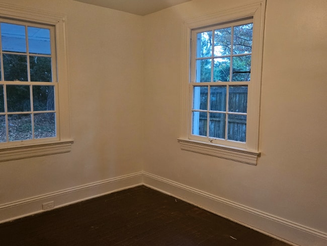 Photo - 504 Nelson St